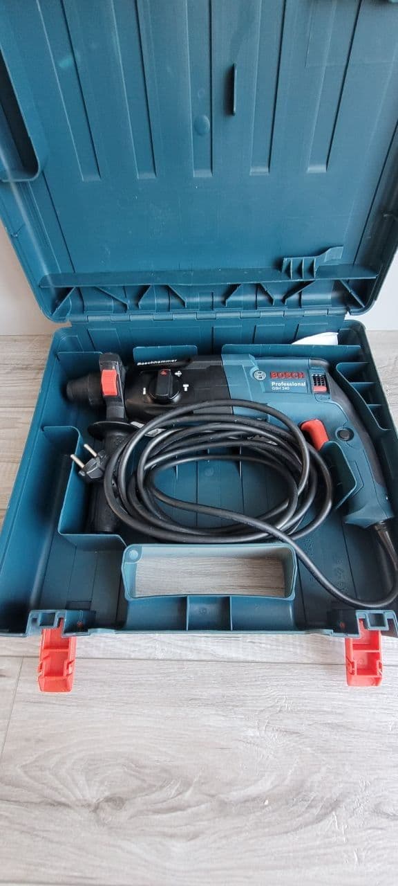 перфоратор bosch-gbh-240 в кейсе